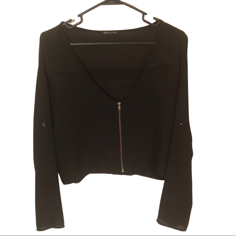 3/$25 🍄 Jella Couture Ladies V-Neck Cropped Shirt